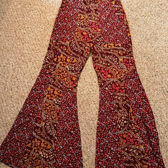 SO Floral Patterned Pants - Picture 1 of 3